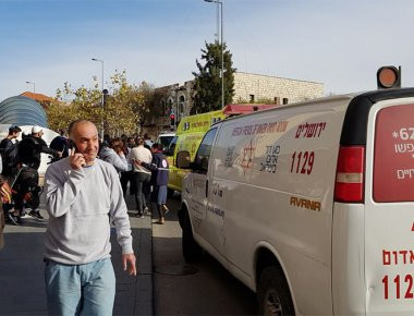 ΕΚΤΑΚΤΟ: Μαχαιρώθηκε Ισραηλινός φρουρός στον σταθμό λεωφορείων της Ιερουσαλήμ (βίντεο)